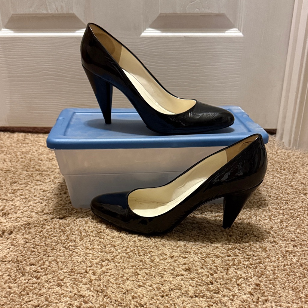 Jill Stuart: Glossy Black Heels